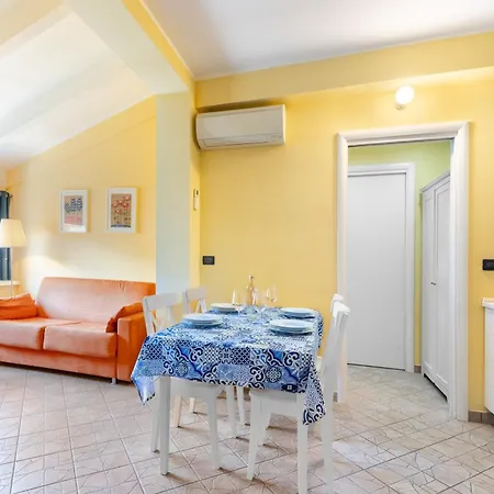 Apartment Hostdomus - Sunflower Alassio